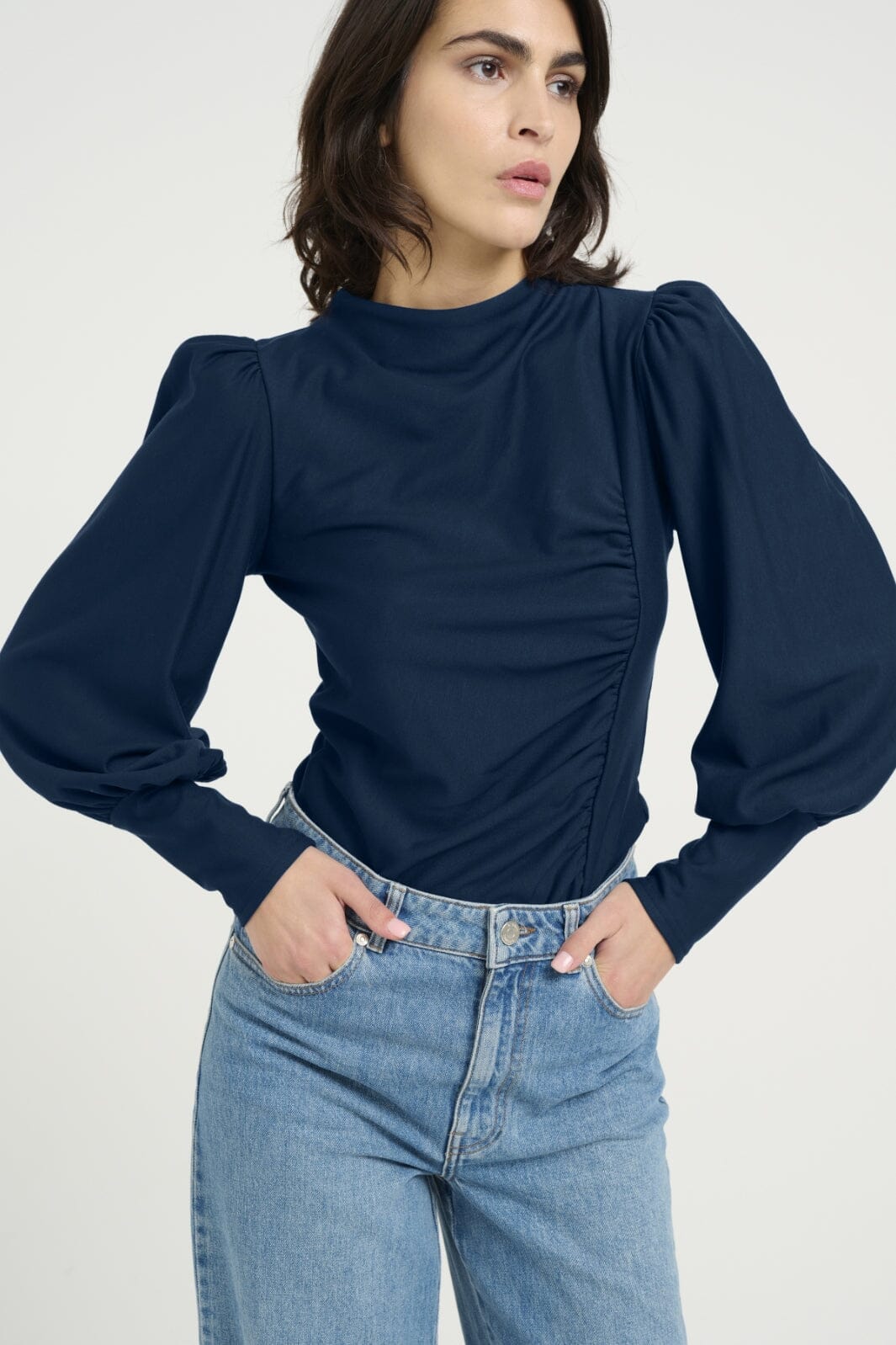 gestuz-rifagz-puff-blouse-194024-dress-blues_3.jpg Gestuz - Rifagz Puff Blouse - 194024 Dress Blues