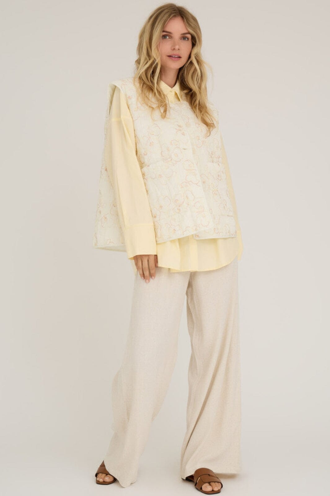 A-View - Kammy Embrodery Vest - 077 Sand/White Online nu