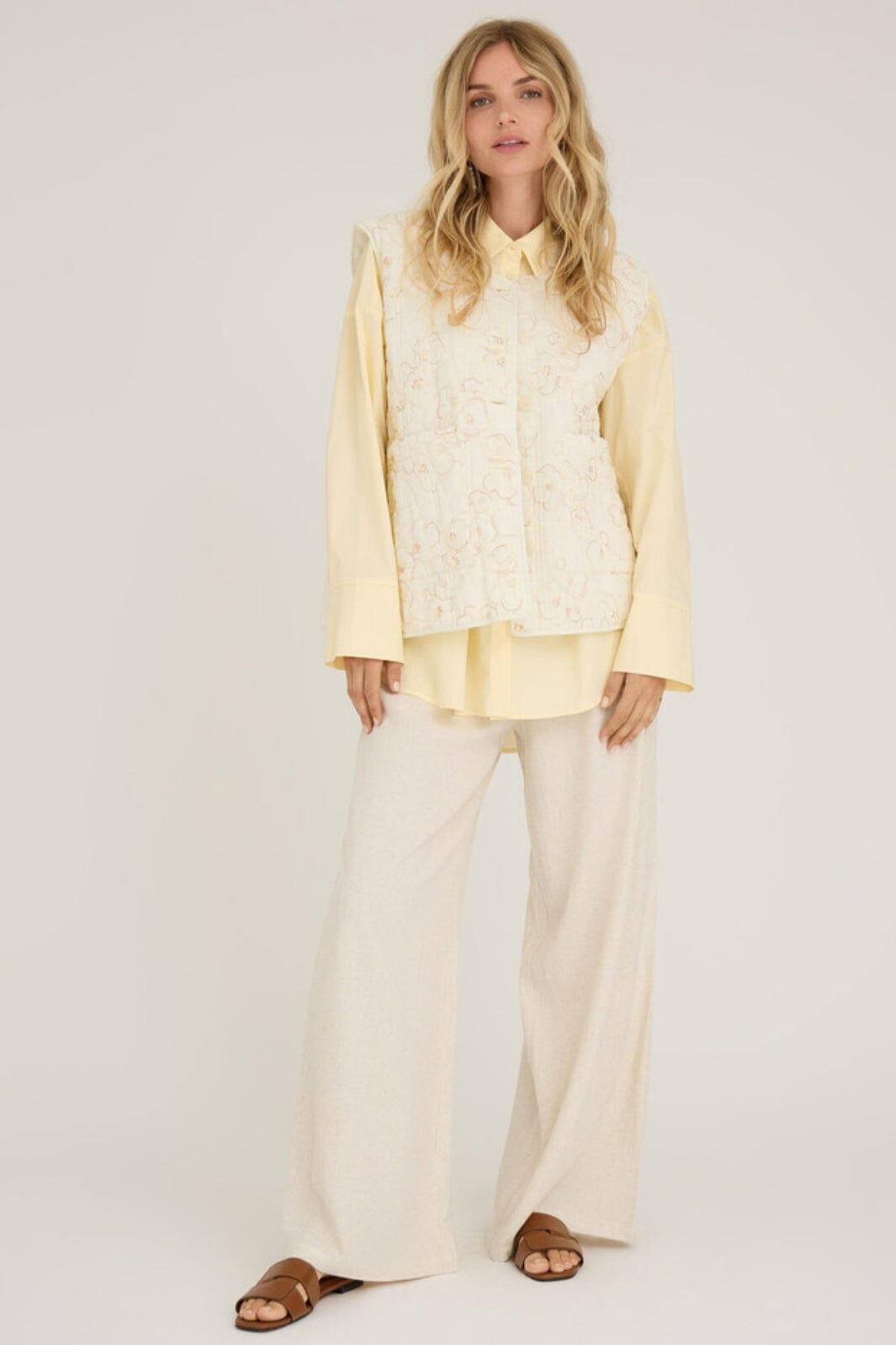A-View - Kammy Embrodery Vest - 077 Sand/White Online nu