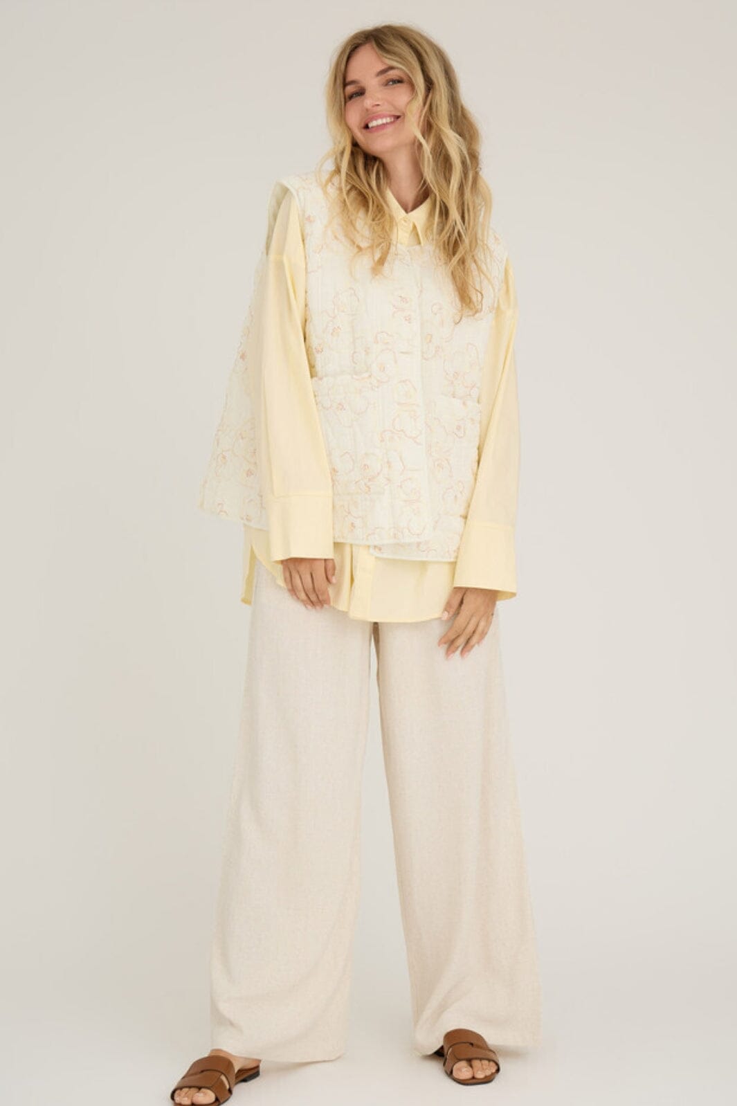 A-View - Kammy Embrodery Vest - 077 Sand/White Online nu