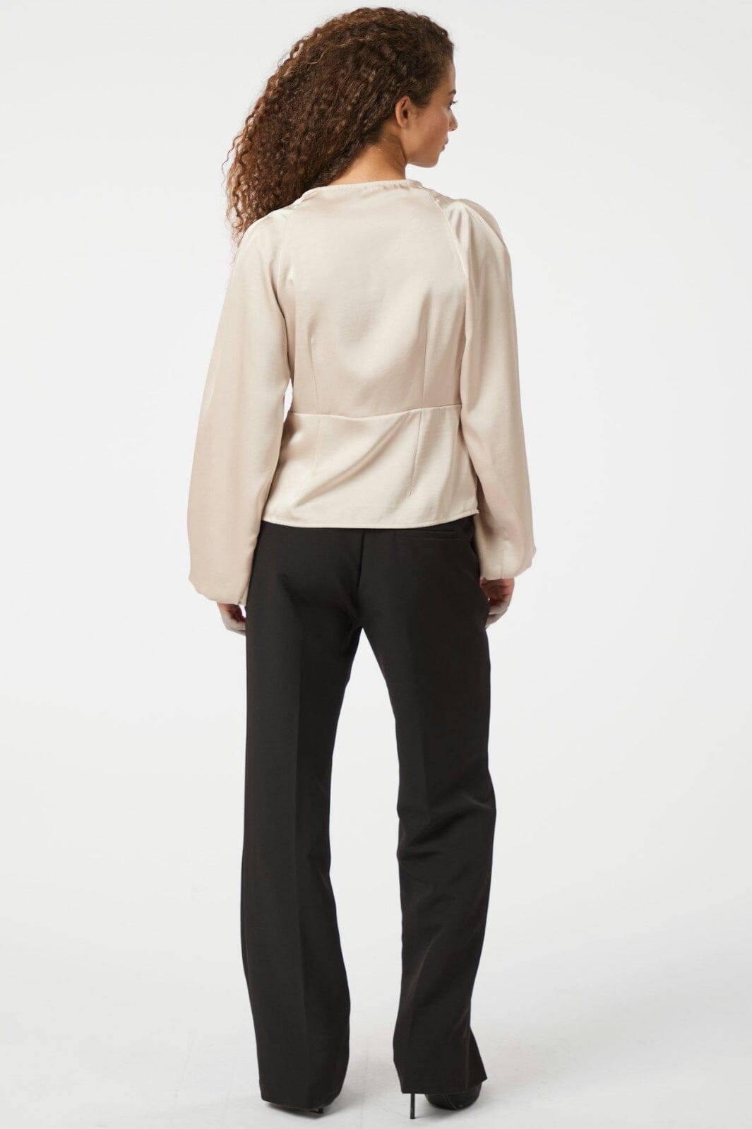 Forudbestilling - Neo Noir - Istana Heavy Sateen Blouse 163767 - Champagne