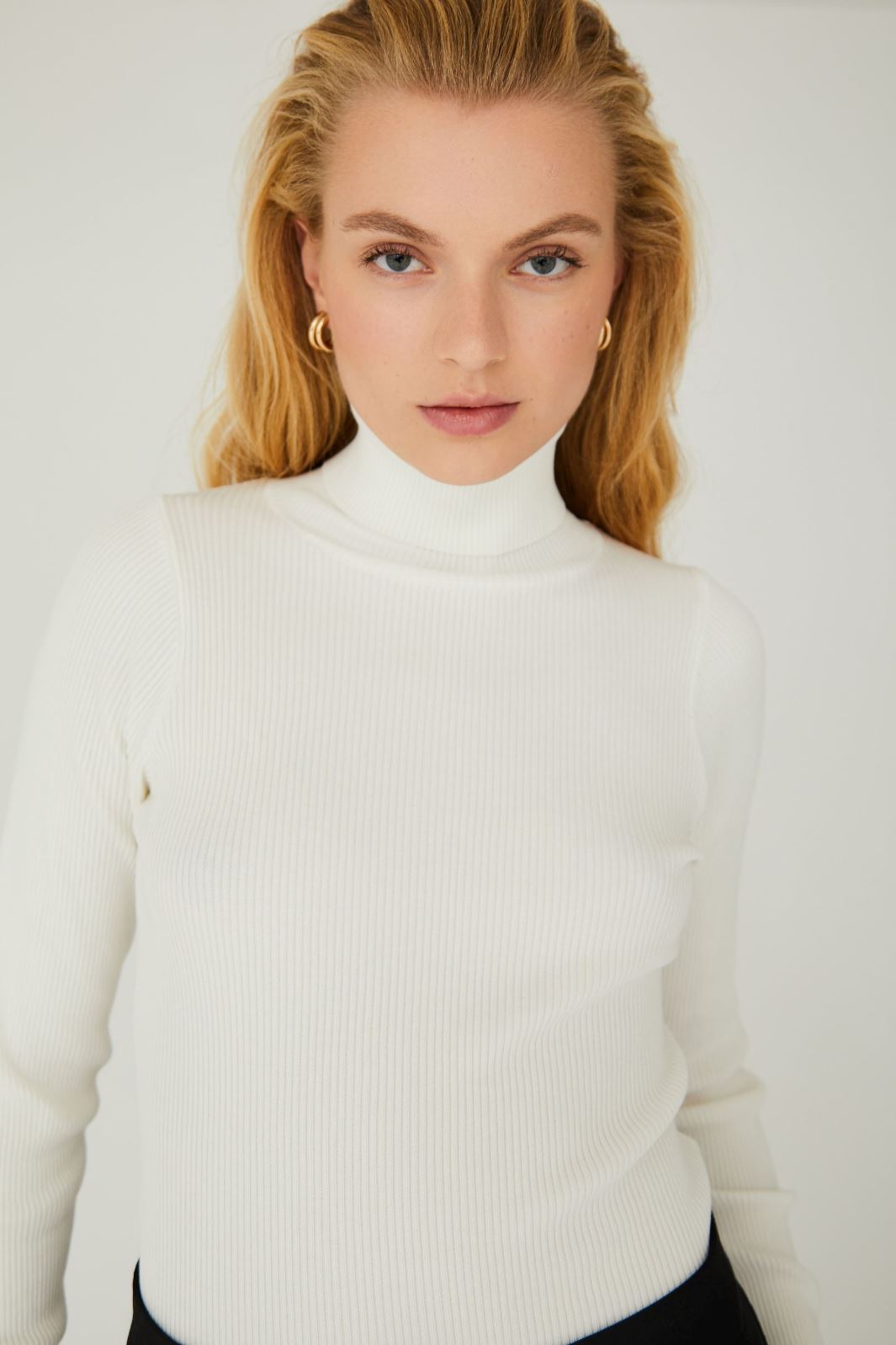 A-View - Rib Rollneck Blouse - 005 Off White