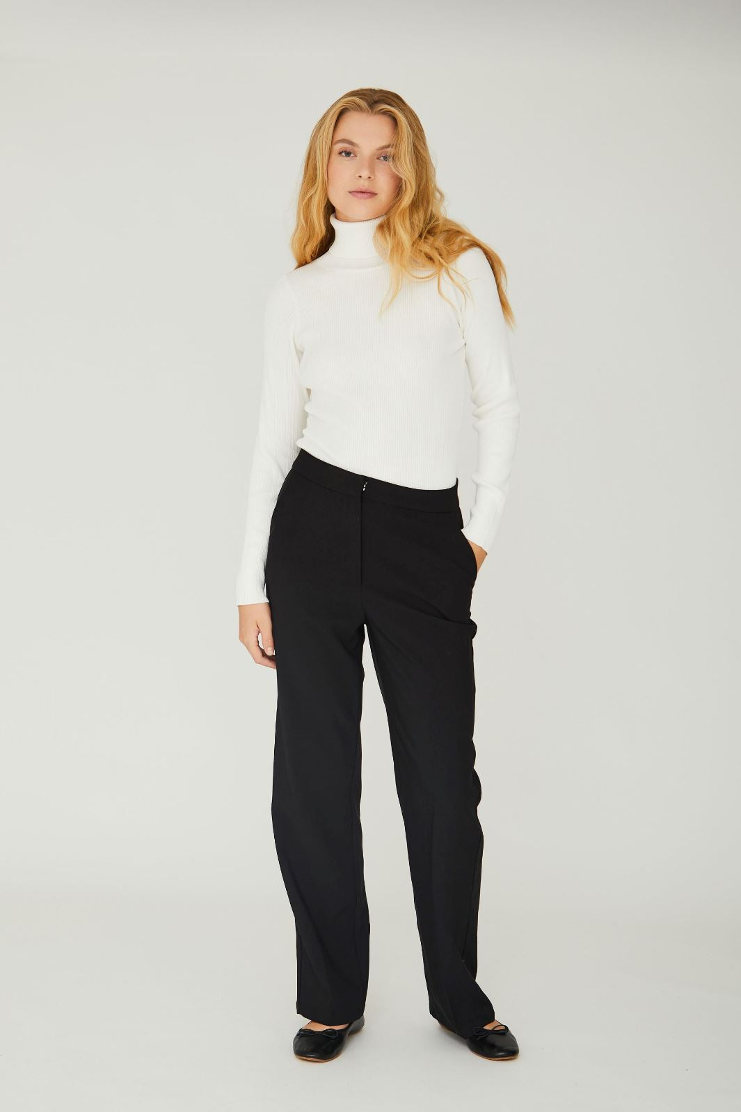 a-view-rib-rollneck-blouse-005-off-white_2.jpg A-View - Rib Rollneck Blouse - 005 Off White