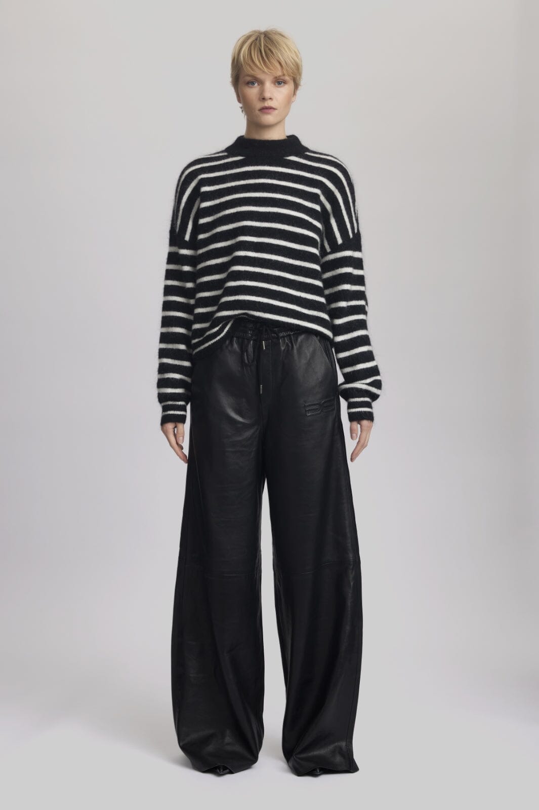 gestuz-debbiegz-pullover-106343-black-white-striped_3.jpg Gestuz - Debbiegz Pullover - 106343 Black/White Striped