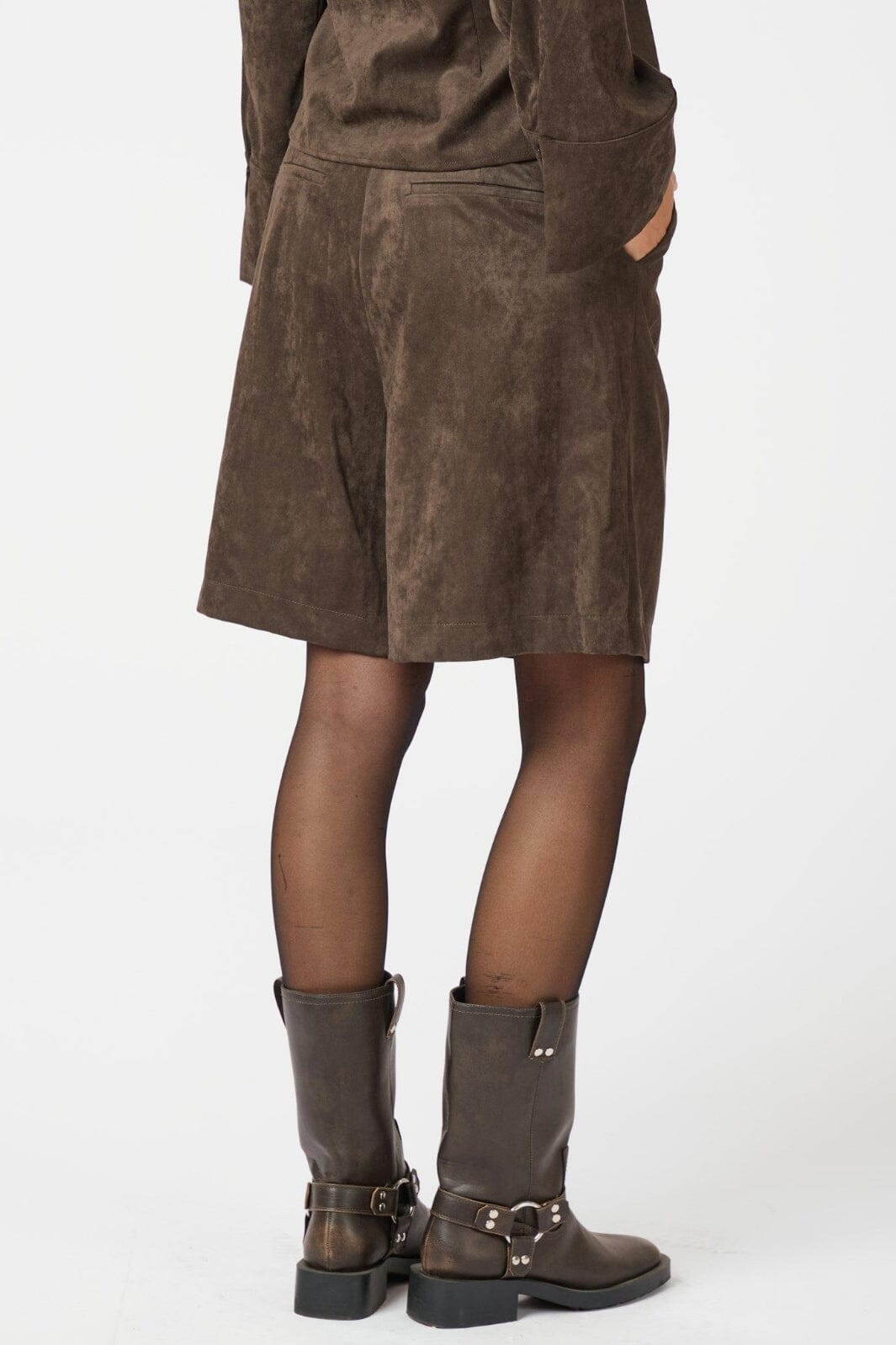 Neo Noir - Nika Faux Suede Bermuda Shorts 164474 - 676 - Dark Brown på udsalg