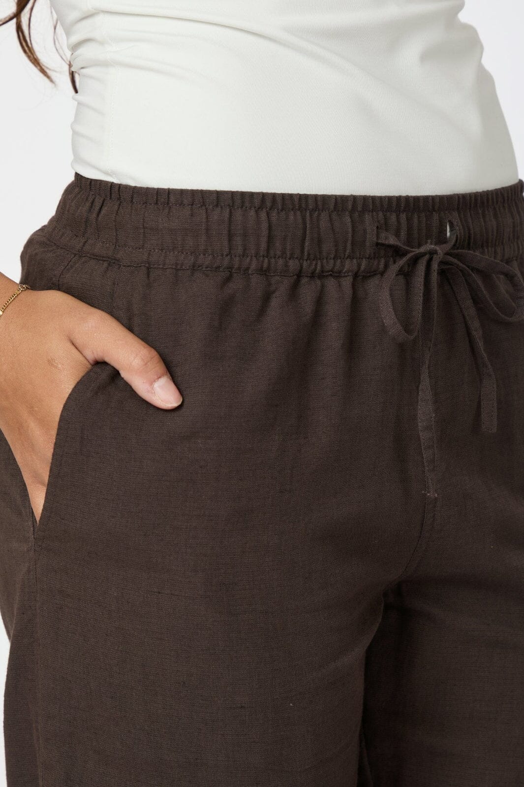 forudbestilling-neo-noir-sonar-linen-pants-158949-676-dark-brown_2.jpg Forudbestilling - Neo Noir - Sonar Linen Pants 158949 - 676 - Dark Brown