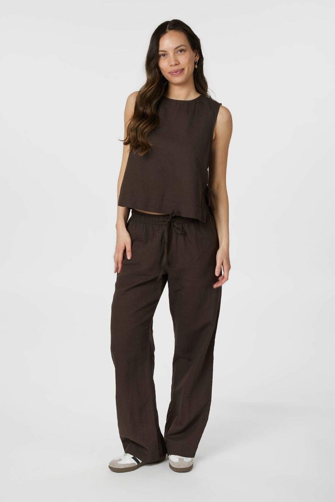forudbestilling-neo-noir-sonar-linen-pants-158949-676-dark-brown_3.jpg Forudbestilling - Neo Noir - Sonar Linen Pants 158949 - 676 - Dark Brown