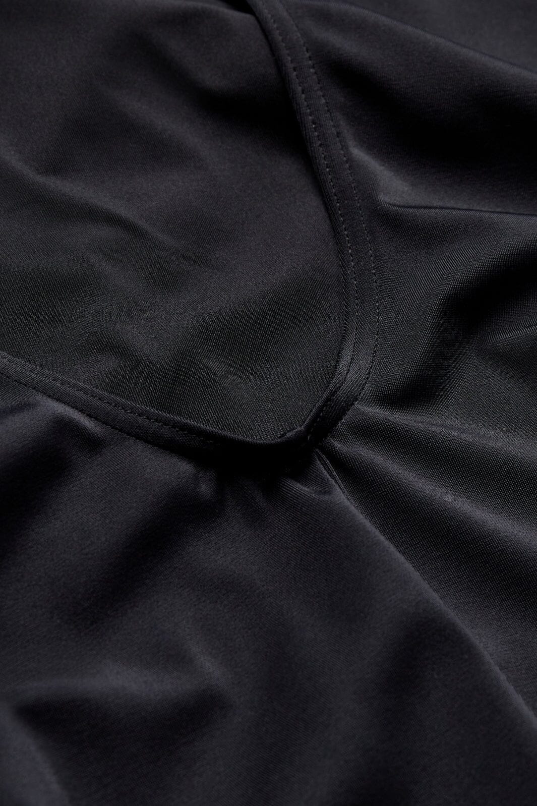 forudbestilling-h2o-tornoe-logo-swim-suit-100956-3500-black_2.jpg Forudbestilling - H2O - Tornø Logo Swim Suit 100956 - 3500 - Black