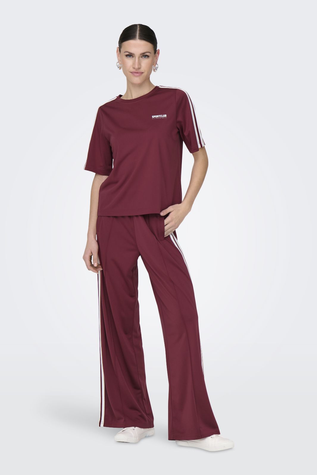 only-onlsports-s-s-o-neck-top-ub-swt-4832814-ruby-wine-championship_2.jpg Only - Onlsports S/S O-Neck Top Ub Swt - 4832814 Ruby Wine Championship