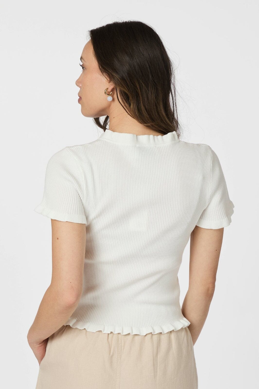 Forudbestilling - Neo Noir - Esla Frill Knit Tee 164432 - 121 - Off White