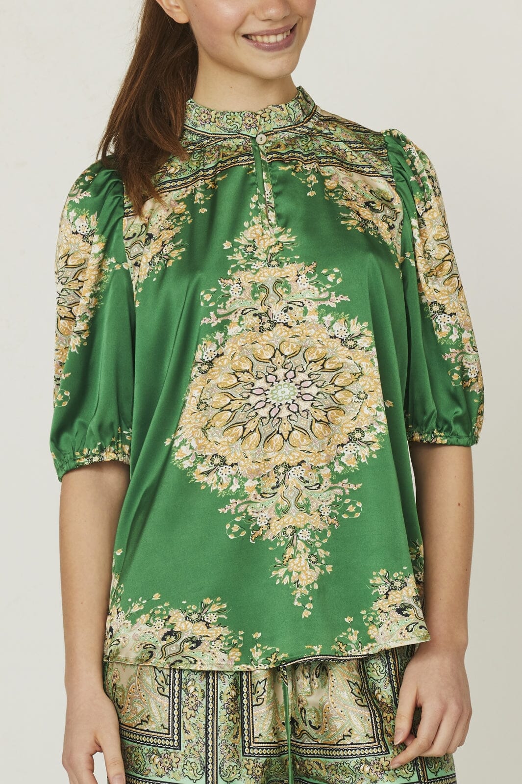 Love & Divine - Love910-8 - 801 Green Paisley