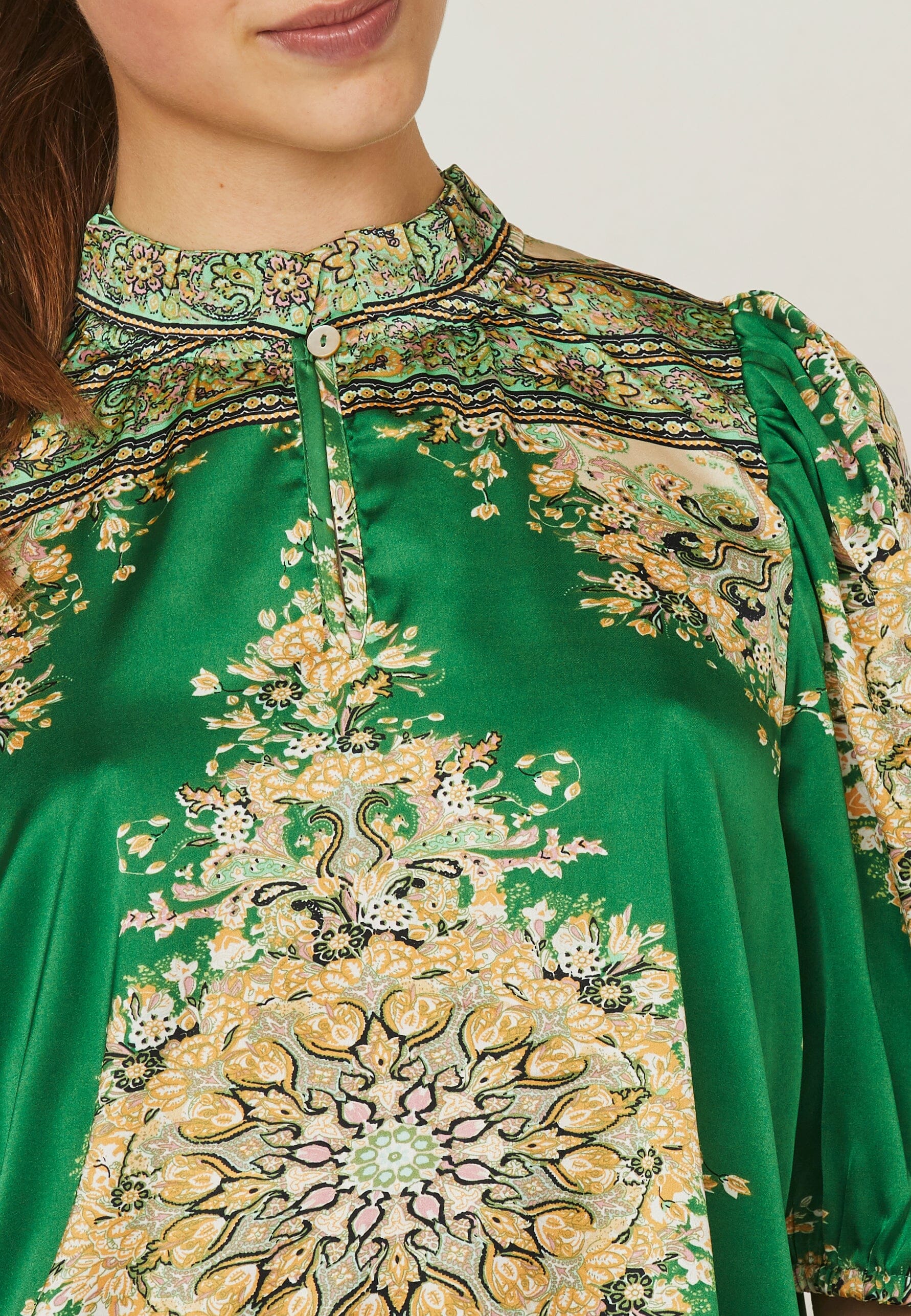 Love & Divine - Love910-8 - 801 Green Paisley