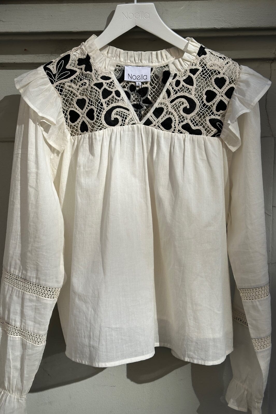 noella-salba-blouse-12590001-974-ivory_0.jpg Noella - Salba Blouse 12590001 - 974 - Ivory