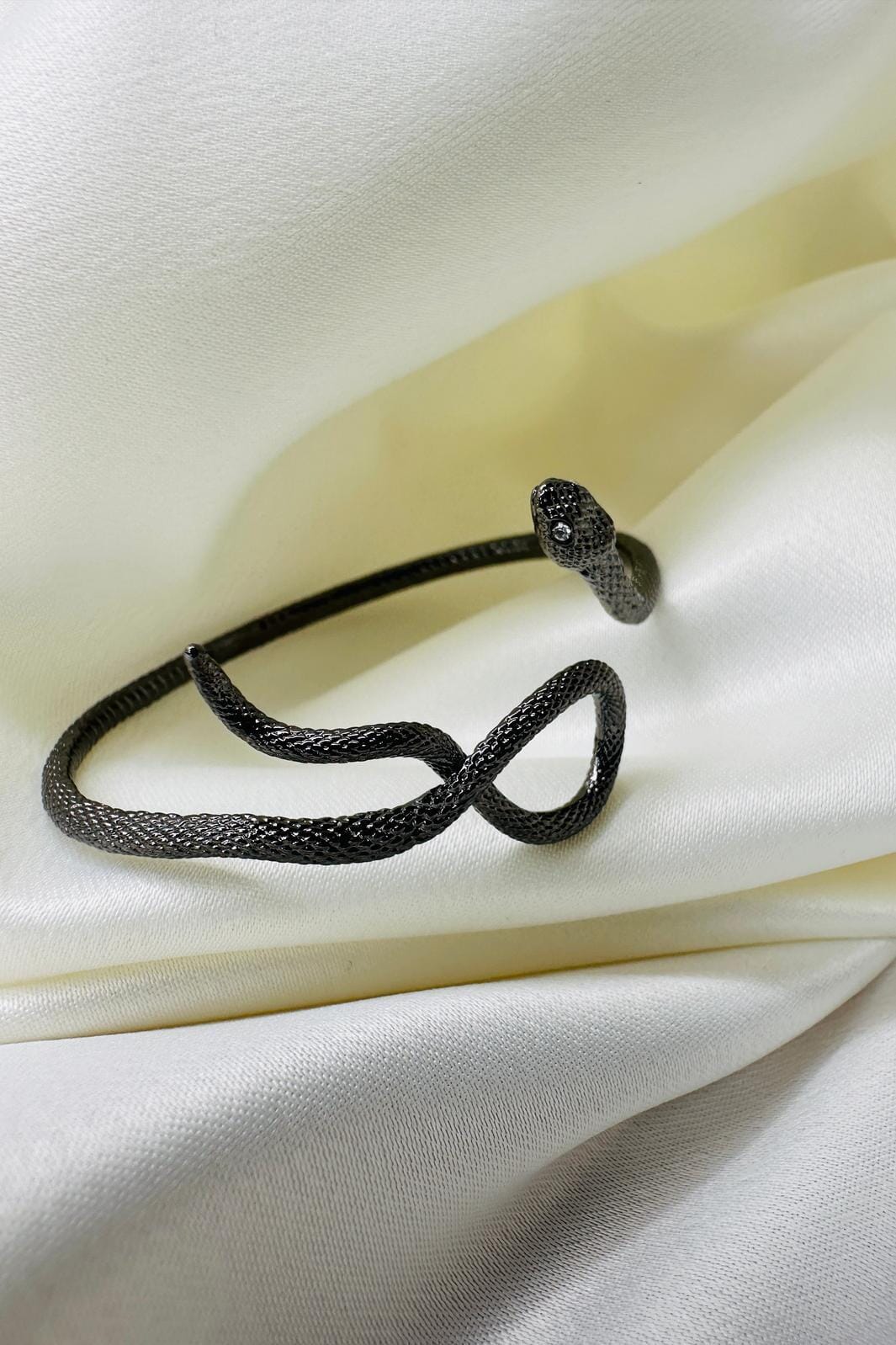 o-element-poison-snake-baracelet-black_3.jpg O element - Poison Snake Baracelet - Black Levere