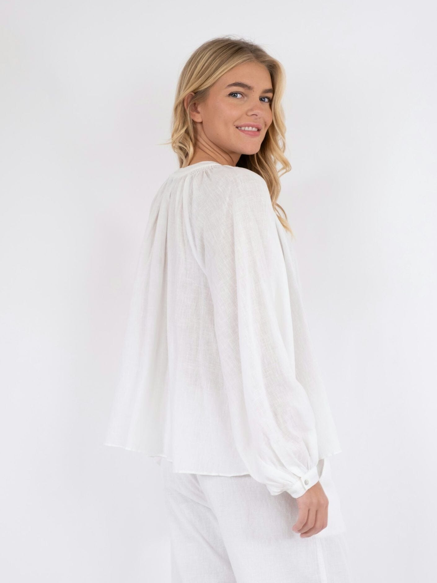 Neo Noir - Kirsty Solid Blouse - White Online salg