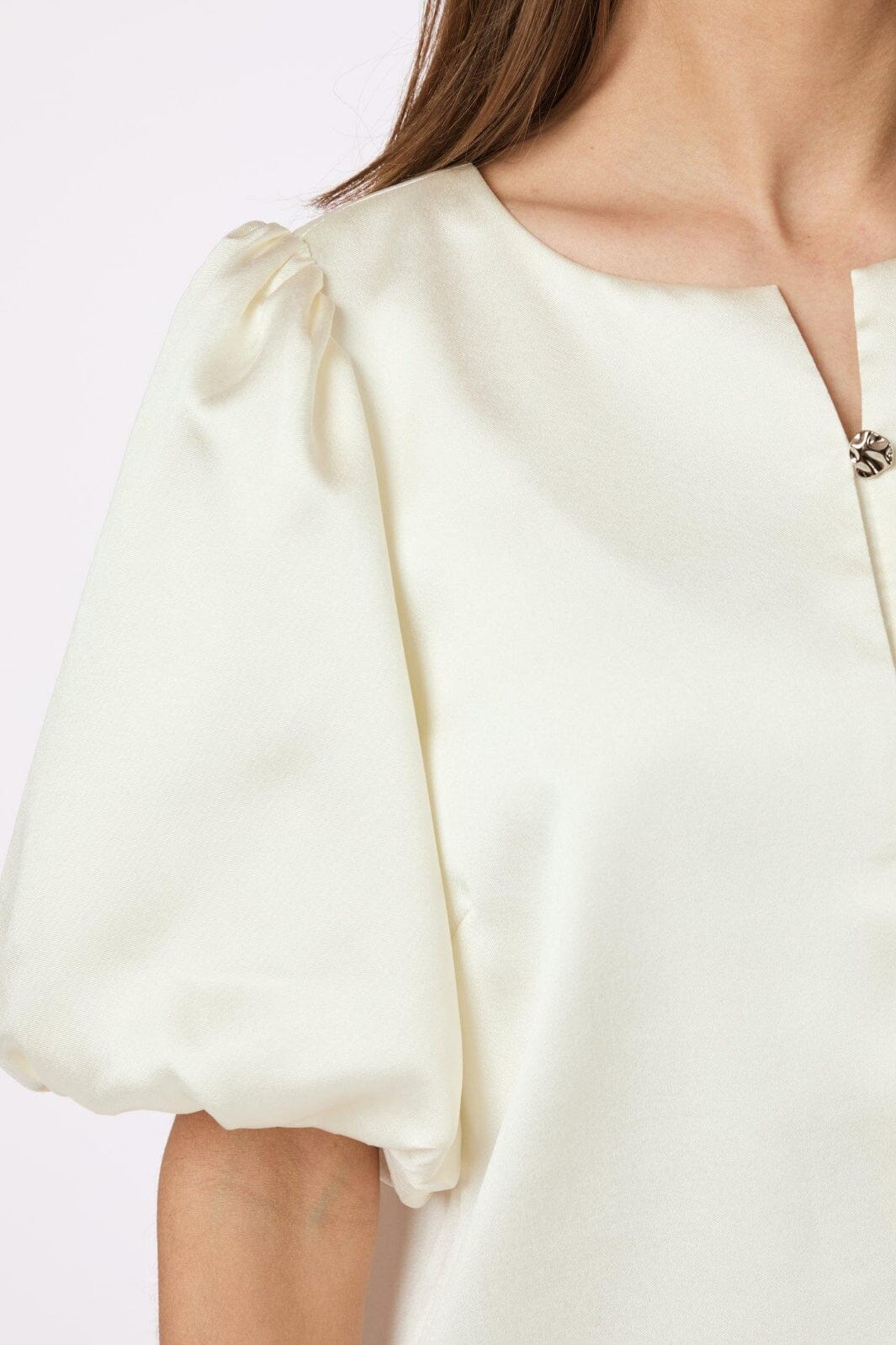 Forudbestilling - Neo Noir - Aisa Dull Satin Blouse 164658 - 124 - Ivory