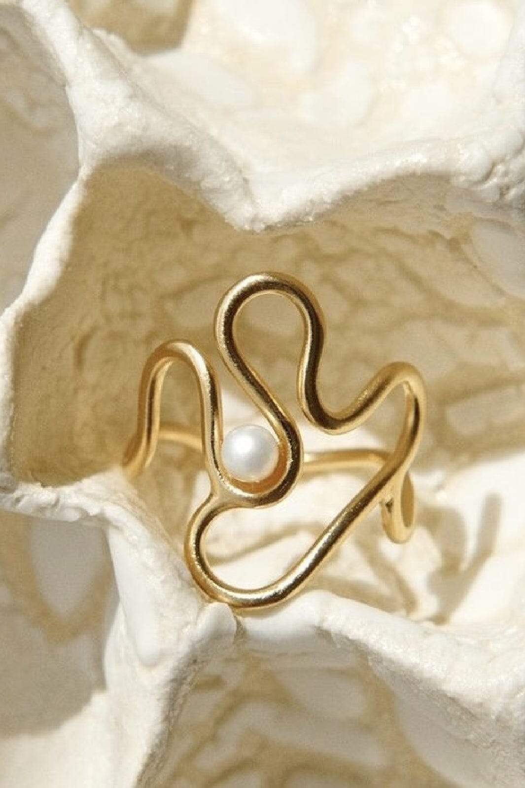 Pernille Corydon Jewellery - Bay Pearl Ring - Golden Plated