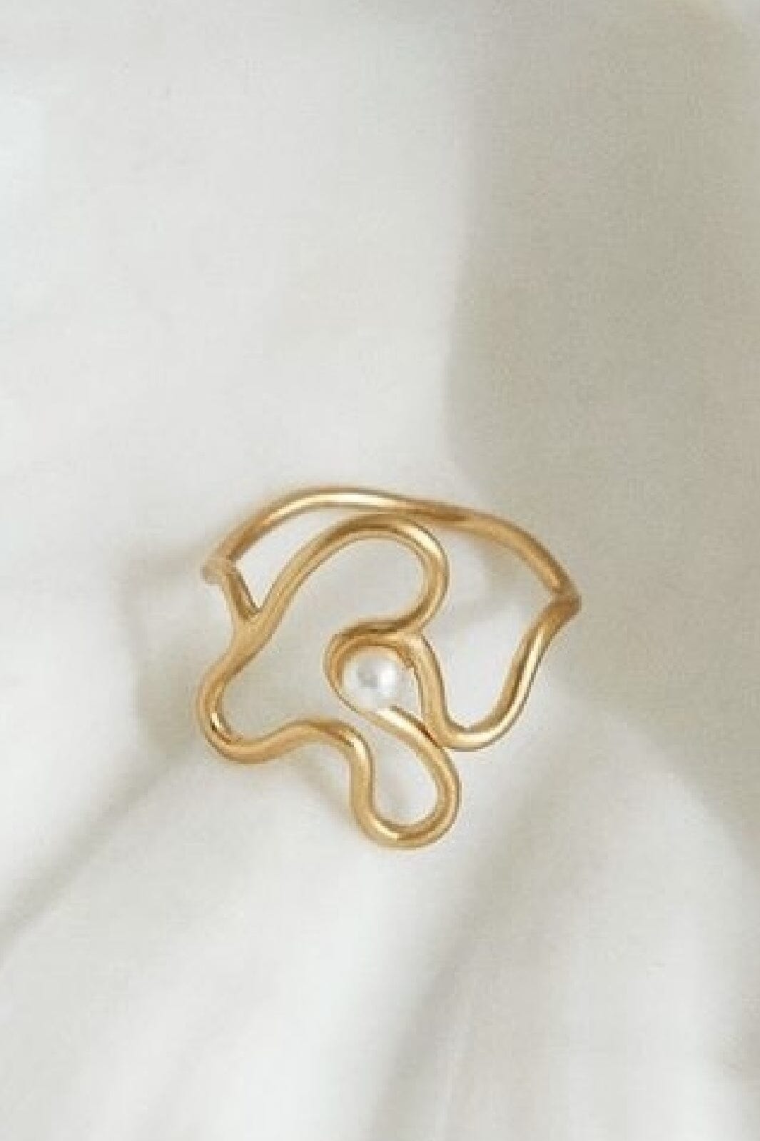Pernille Corydon Jewellery - Bay Pearl Ring - Golden Plated
