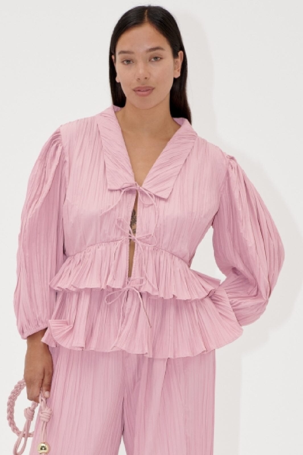 Stine Goya - 2342 Pleated Poly, Balloon Sleeve Tie Top sg-ss25-t054-2342 - Pink Nectar Rabat