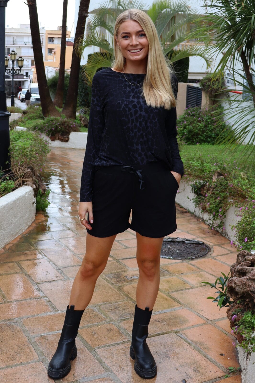 forudbestilling-liberte-alma-ls-top-9504-dark-grey-leo_2.jpg Forudbestilling - Liberte - Alma-Ls-Top 9504 - Dark Grey Leo