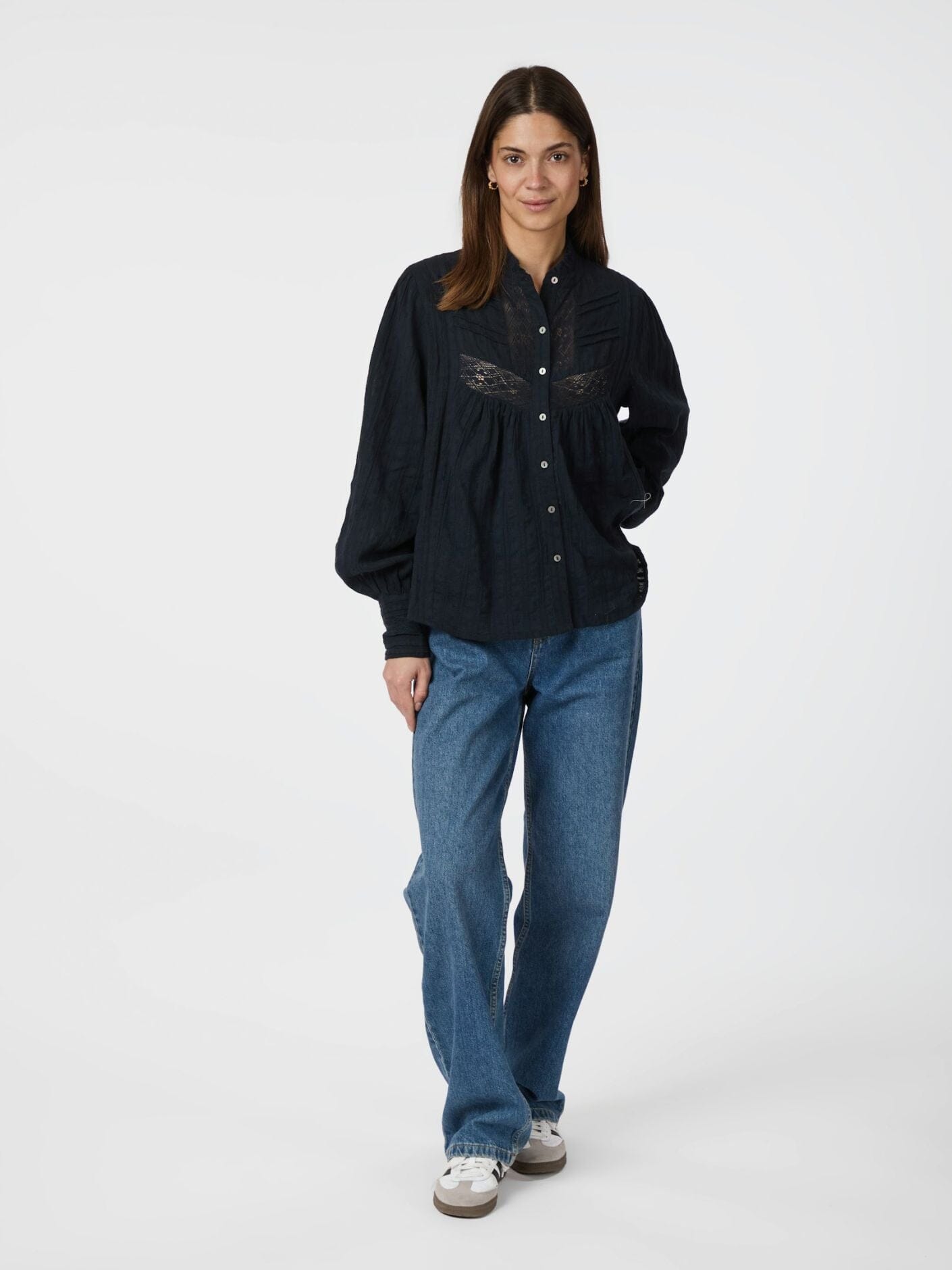 Neo Noir - Bria Dobby Blouse 164672 - 141 - Navy på udsalg