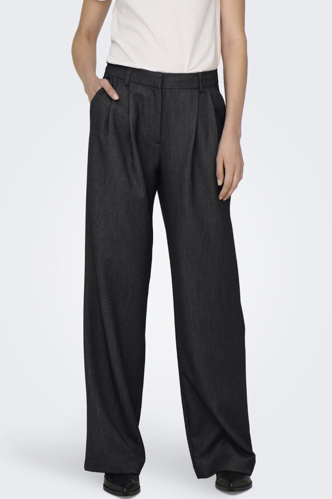 only-onlhattie-pleat-mel-str-pant-tlr-15304707-4761285-black_1.jpg Only - Onlhattie Pleat Mel Str Pant Tlr 15304707 - 4761285 - Black