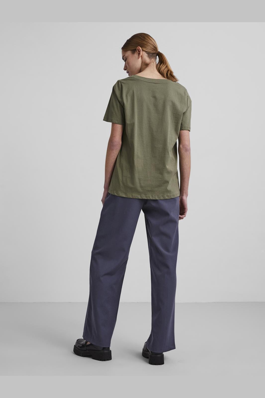 Pieces - Pcria Ss V-Neck Solid Tee - 3783308 Deep Lichen Green Udsalg