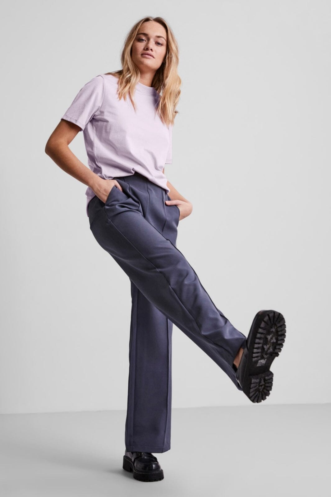 pieces-pcria-ss-fold-up-solid-tee-lavendula_2.jpg Pieces - Pcria Ss Fold Up Solid Tee - Lavendula