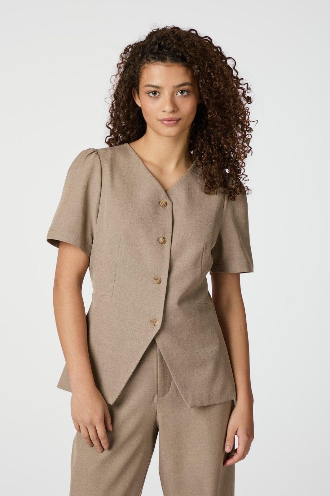 Forudbestilling - Neo Noir - Jules Structure Blouse 165065 - 811 - Dark Taupe