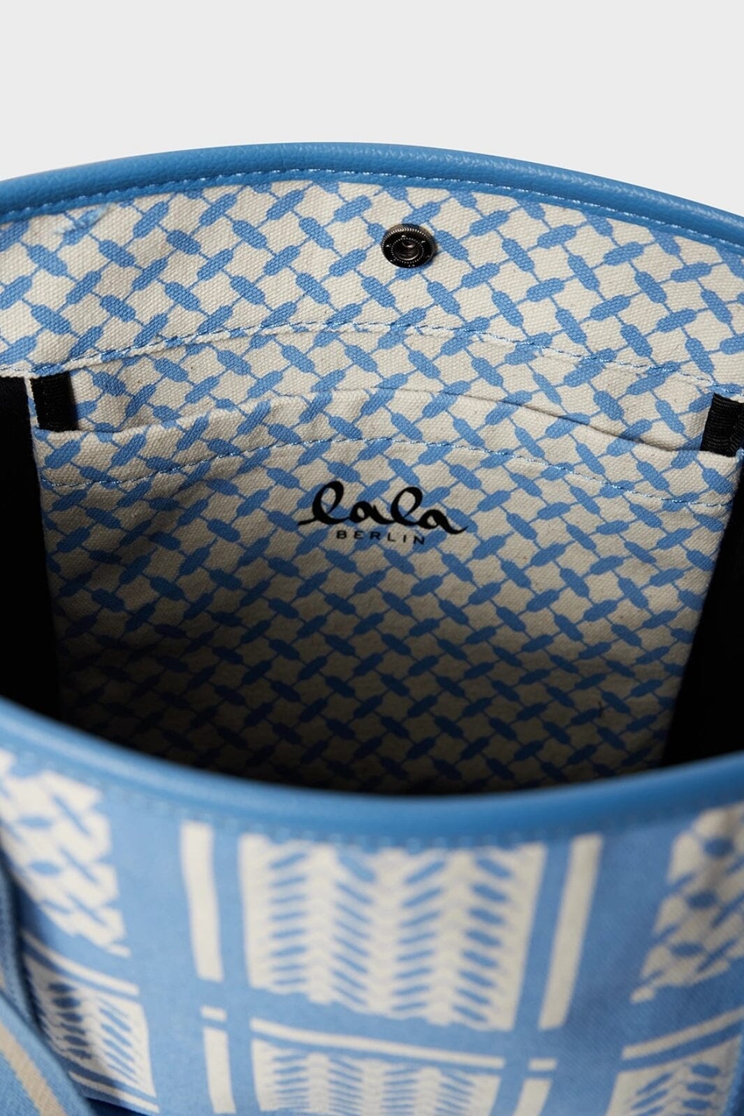 Lala Berlin - Tote Carmela 2.0 10011742 - Heritage Stripe Blue Udsalg