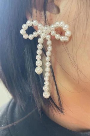Plissé Copenhagen - Bow Pearl Giant Earring - White