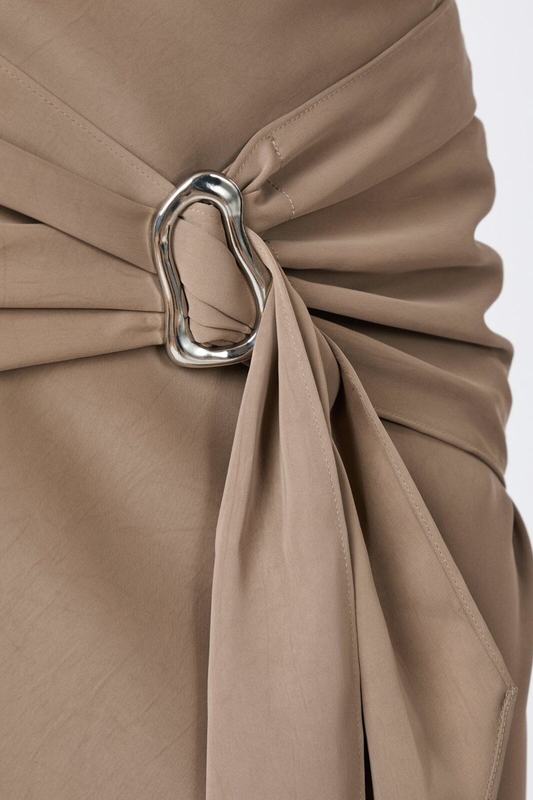 Forudbestilling - Neo Noir - Kit Dull Sateen Skirt 165565 - 811 - Dark Taupe Online nu