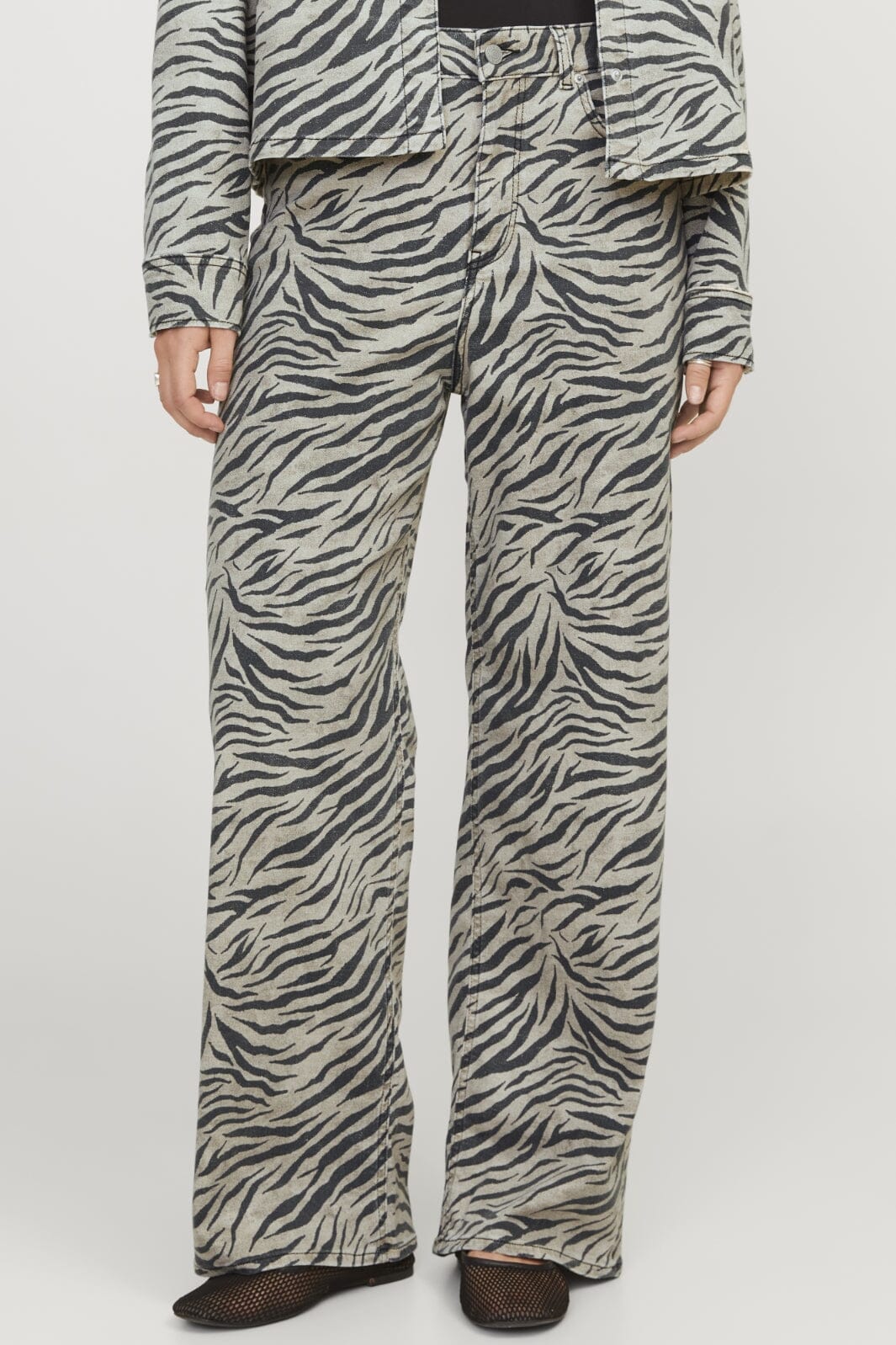 jjxx-jxsarah-tokyo-zebra-wide-pant-12276438-4757371-feather-gray-zebra_1.jpg Jjxx - Jxsarah Tokyo Zebra Wide Pant 12276438 - 4757371 - Feather Gray Zebra Online