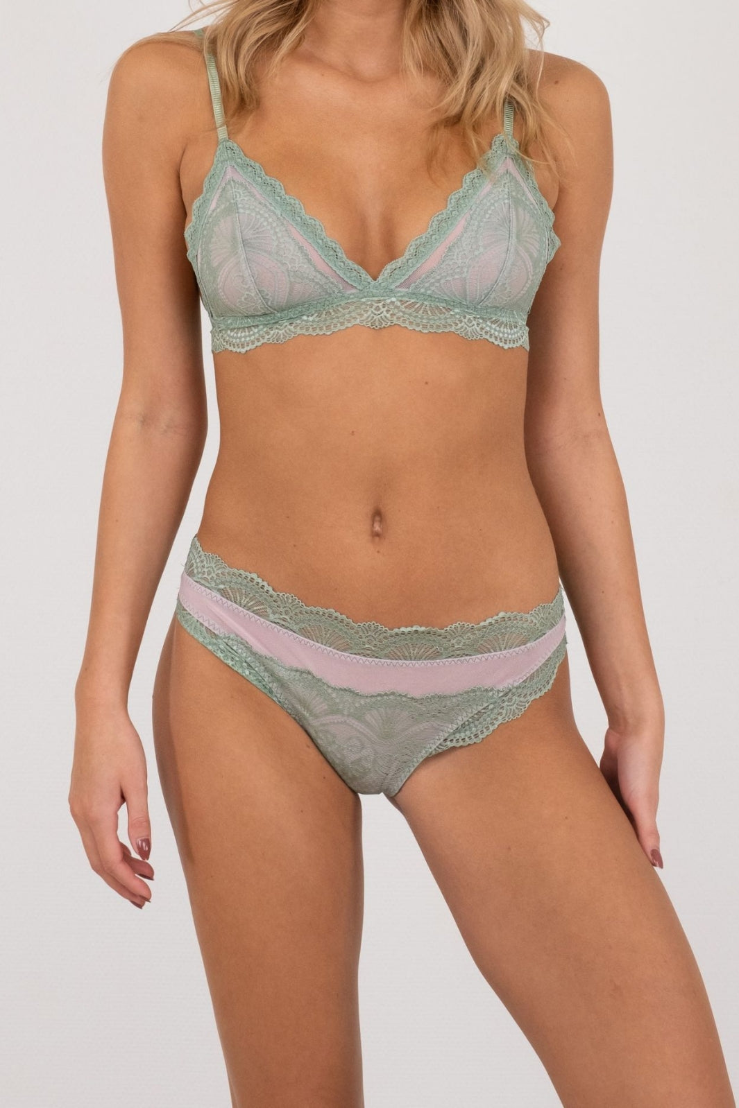 neo-noir-skin-berry-brief-soft-green_1.jpg Neo Noir - Skin Berry Brief - Soft Green