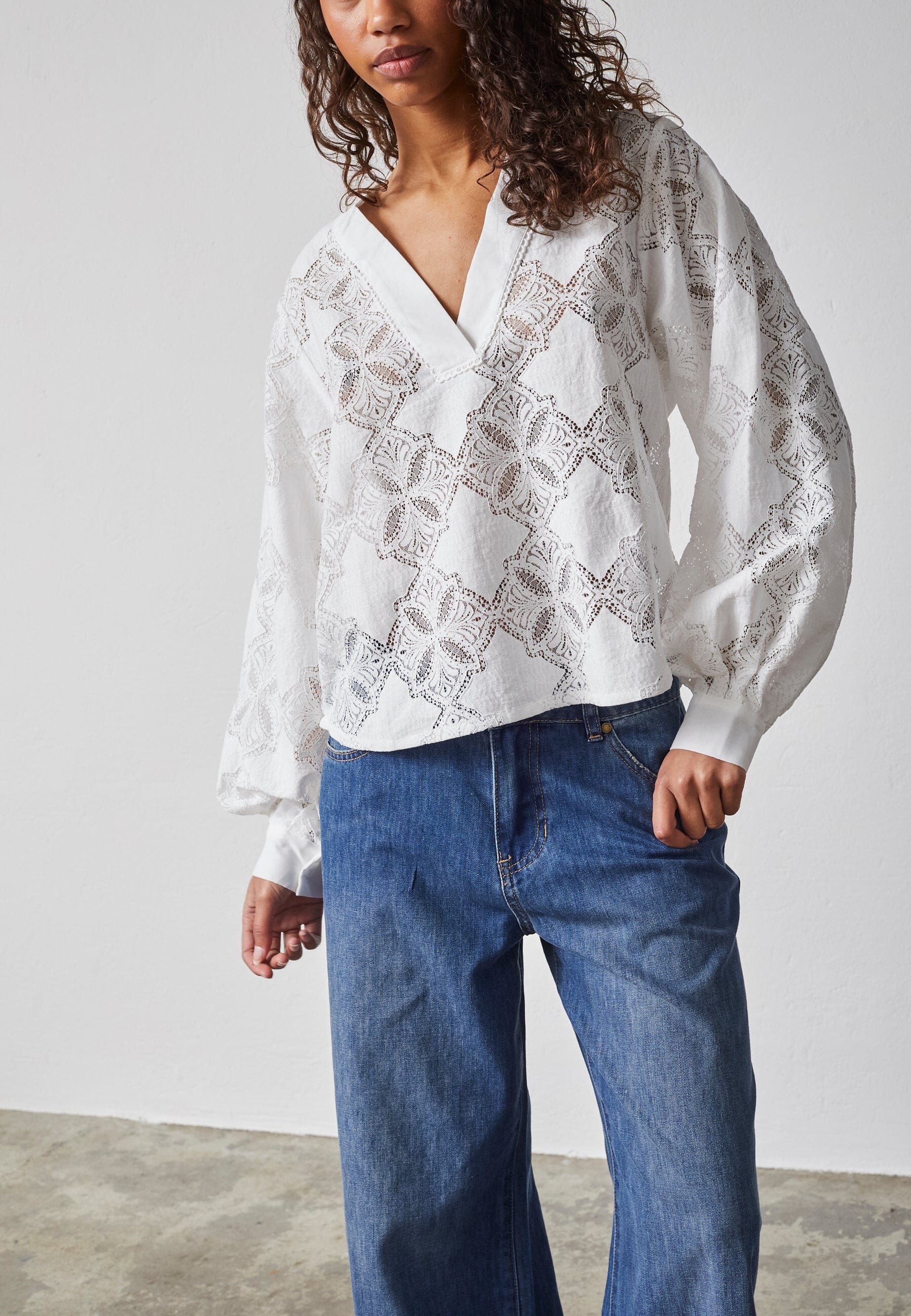 Love & Divine - Love1307 18574 - 116 - Cream Lace