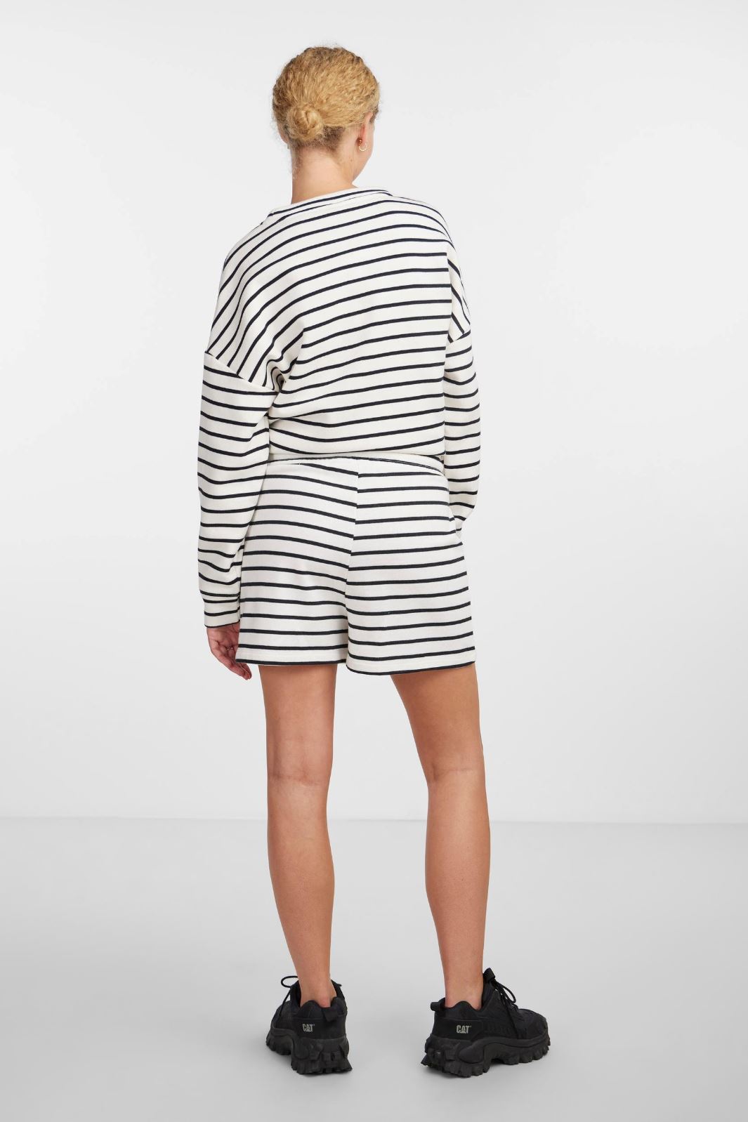Pieces - Pcchilli Summer Shorts Stripe - 4410140 Cloud Dancer Black