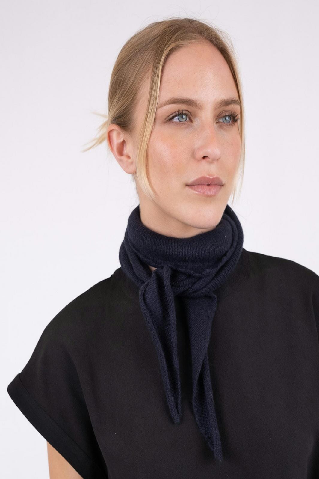 neo-noir-misty-knit-scarf-navy_1.jpg Neo Noir - Misty Knit Scarf - Navy