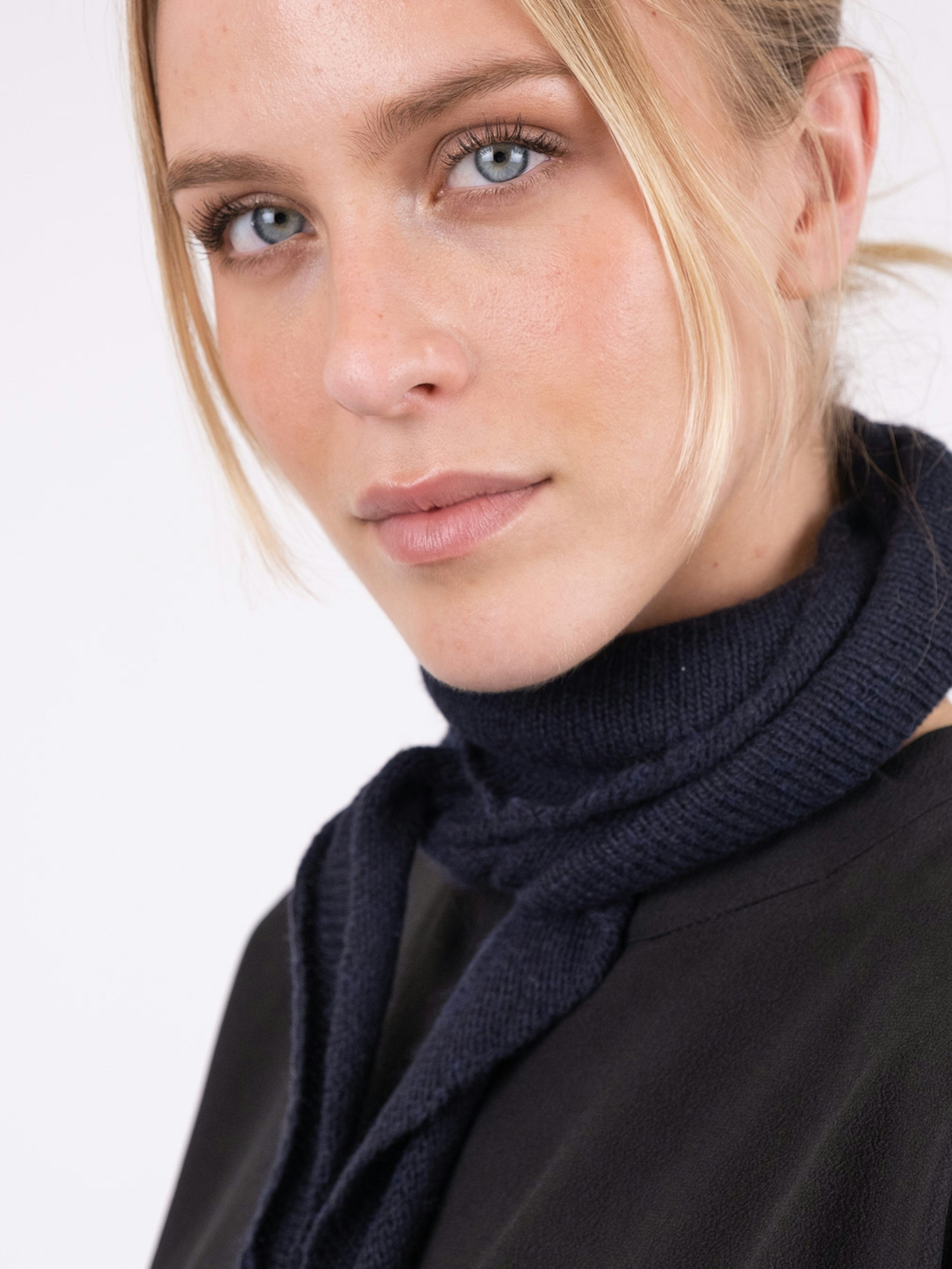 neo-noir-misty-knit-scarf-navy_3.jpg Neo Noir - Misty Knit Scarf - Navy