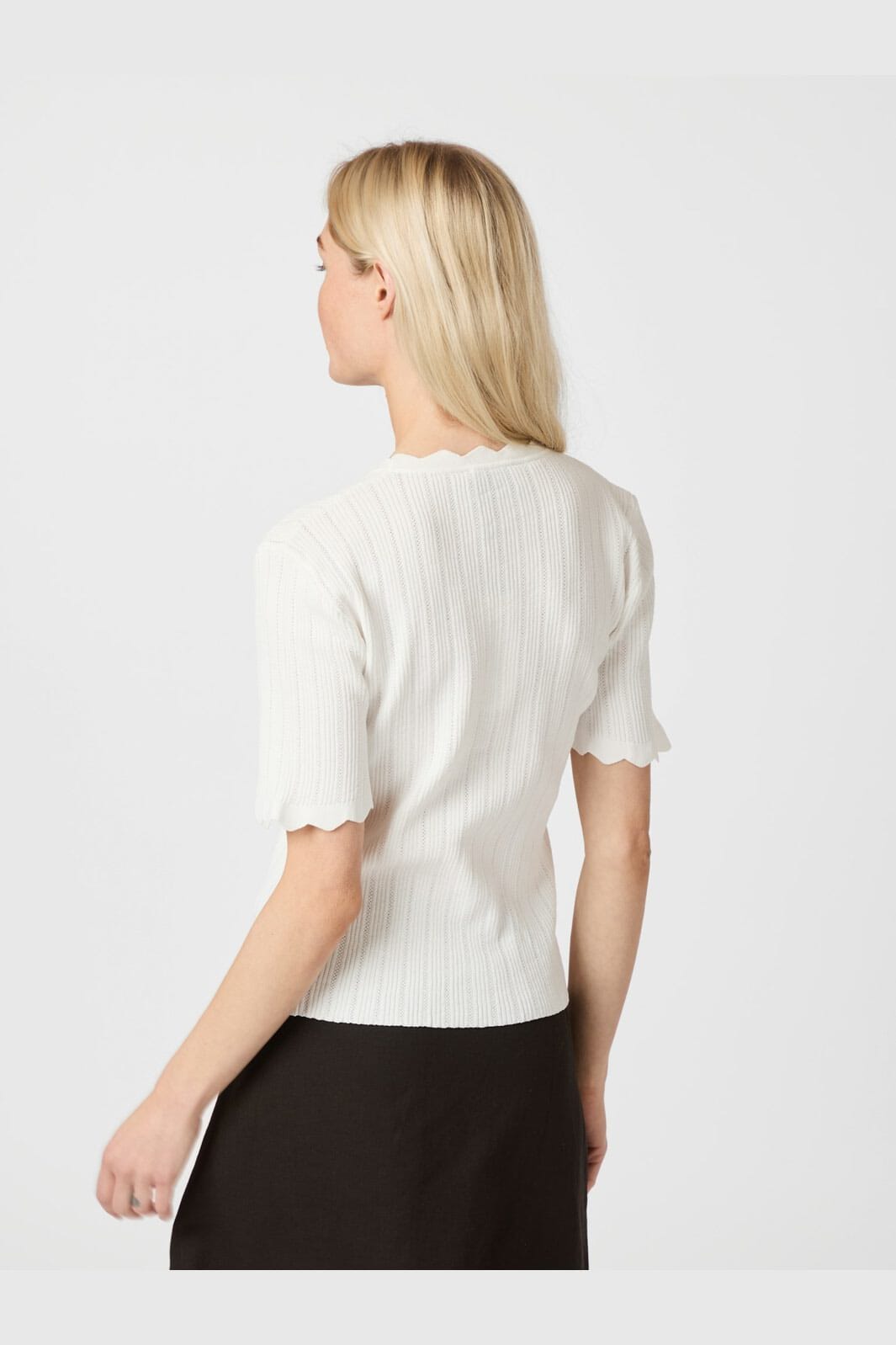 Forudbestilling - Neo Noir - Larifa Stitch Knit Tee 165311 - 120 - White