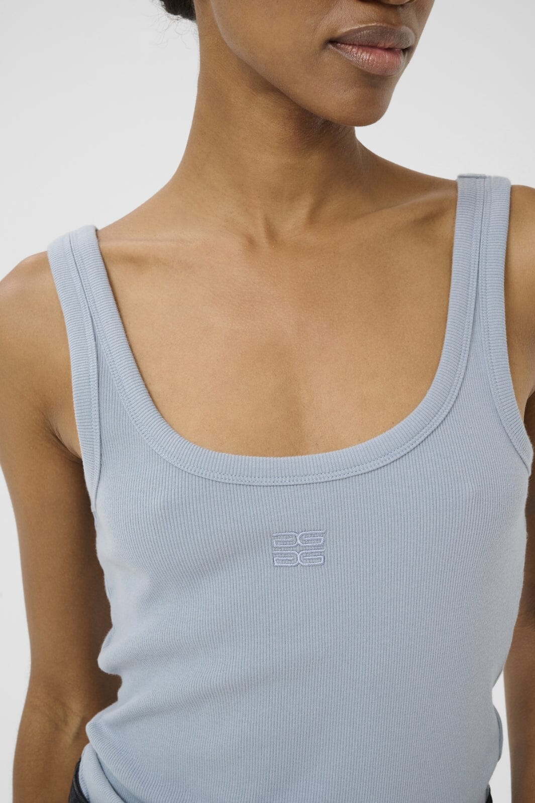 gestuz-gzdrew-logo-top-2-0-105098-grey-blue_0.jpg Gestuz - Gzdrew Logo Top 2.0 - 105098 Grey Blue