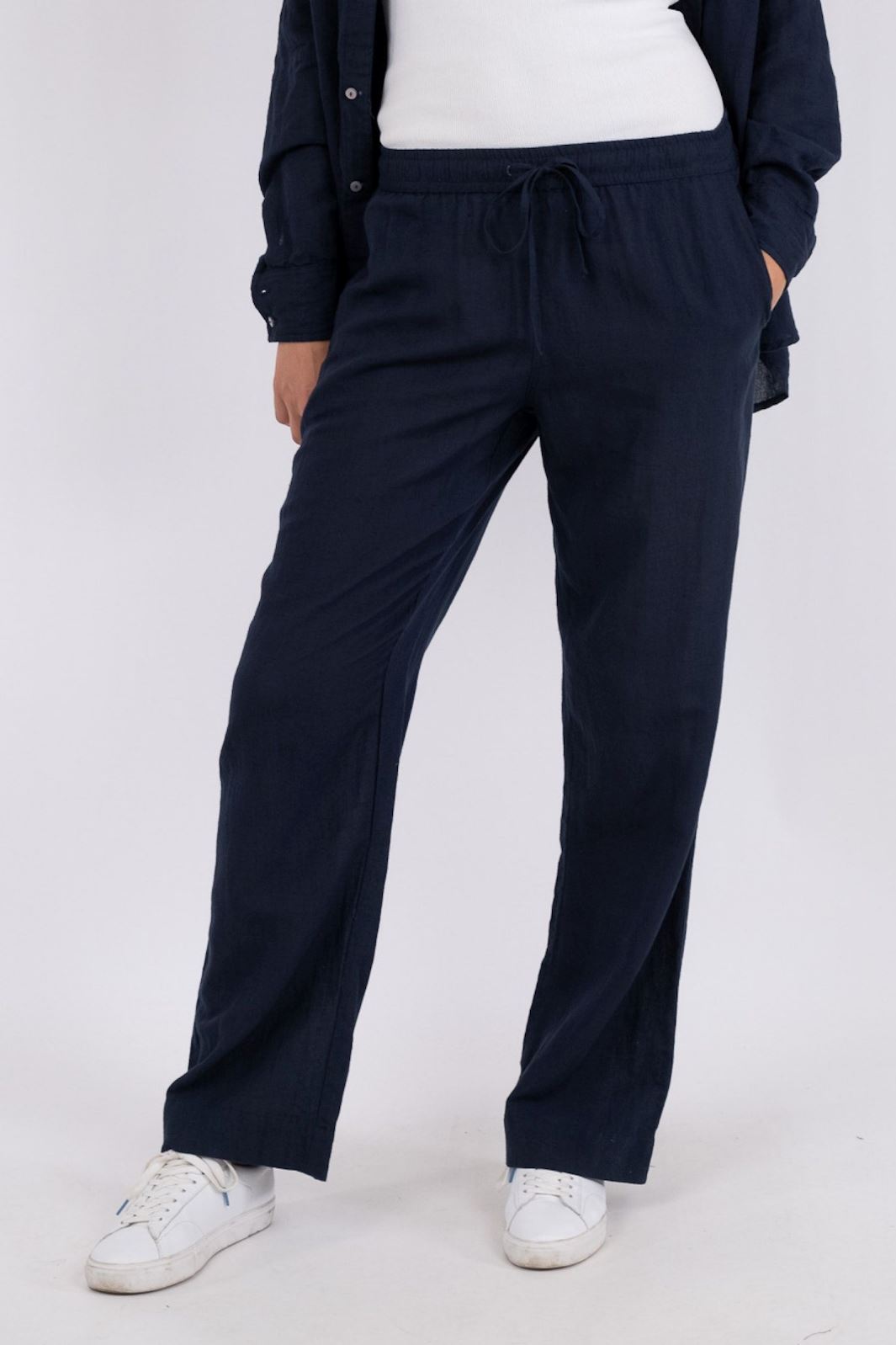 neo-noir-sonar-linen-pants-navy_2.jpg Neo Noir - Sonar Linen Pants - Navy