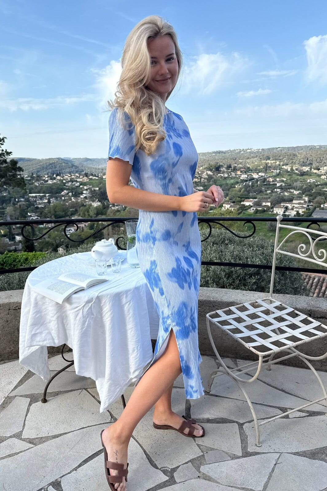 Forudbestilling - BYIC - Odaic Ss Dress A23834 - Abstract Blue Flower Print