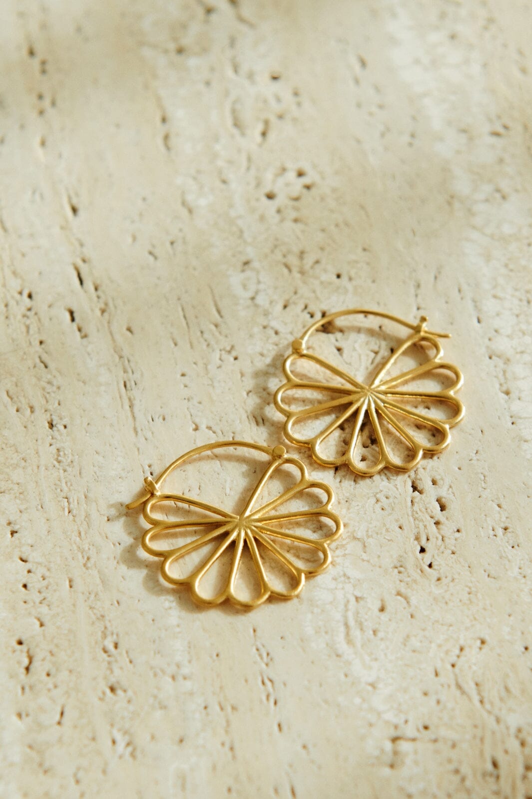 Pernille Corydon Jewellery - Small Bellis Øreringe - Golden Plated