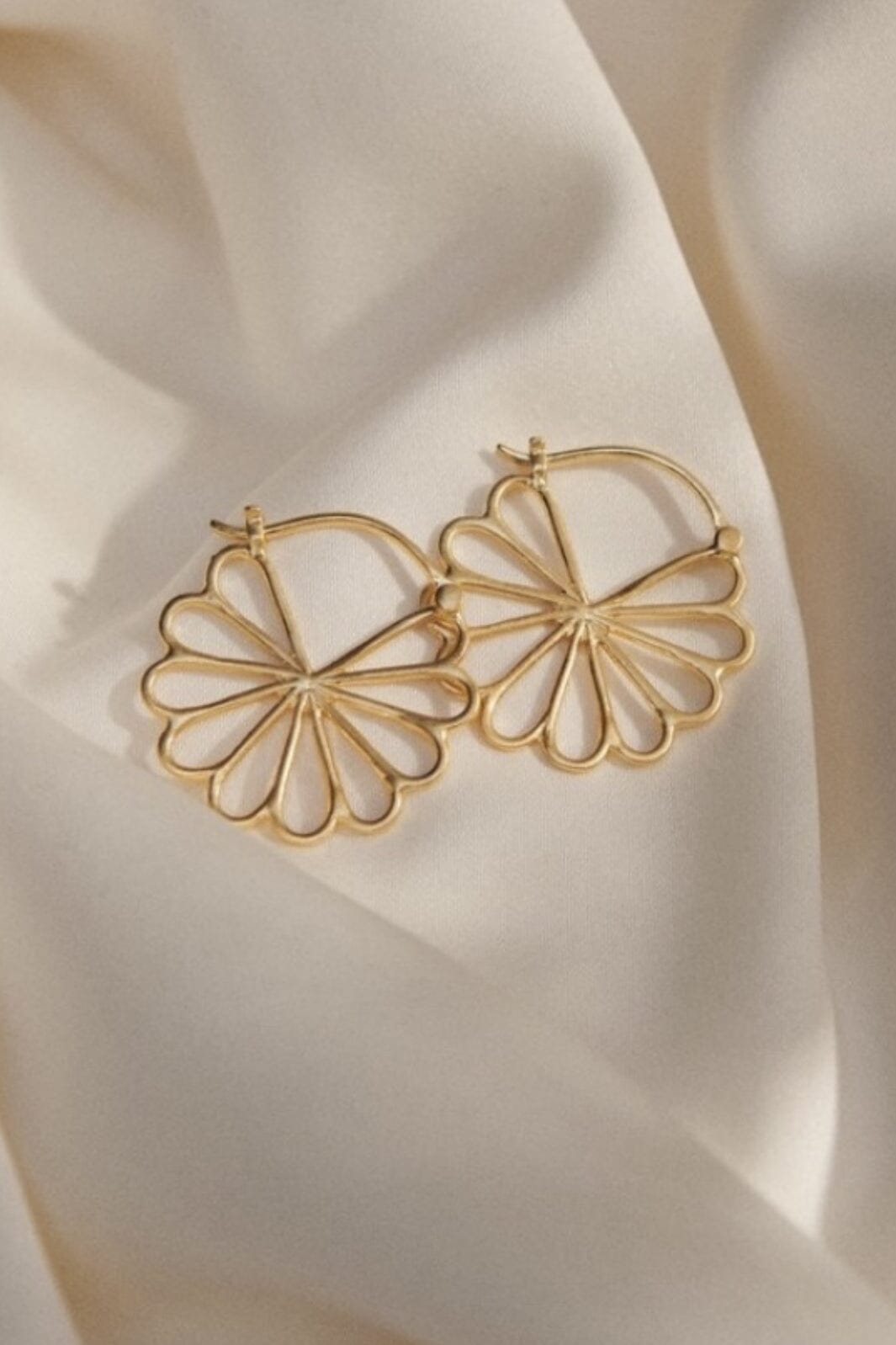 Pernille Corydon Jewellery - Small Bellis Øreringe - Golden Plated