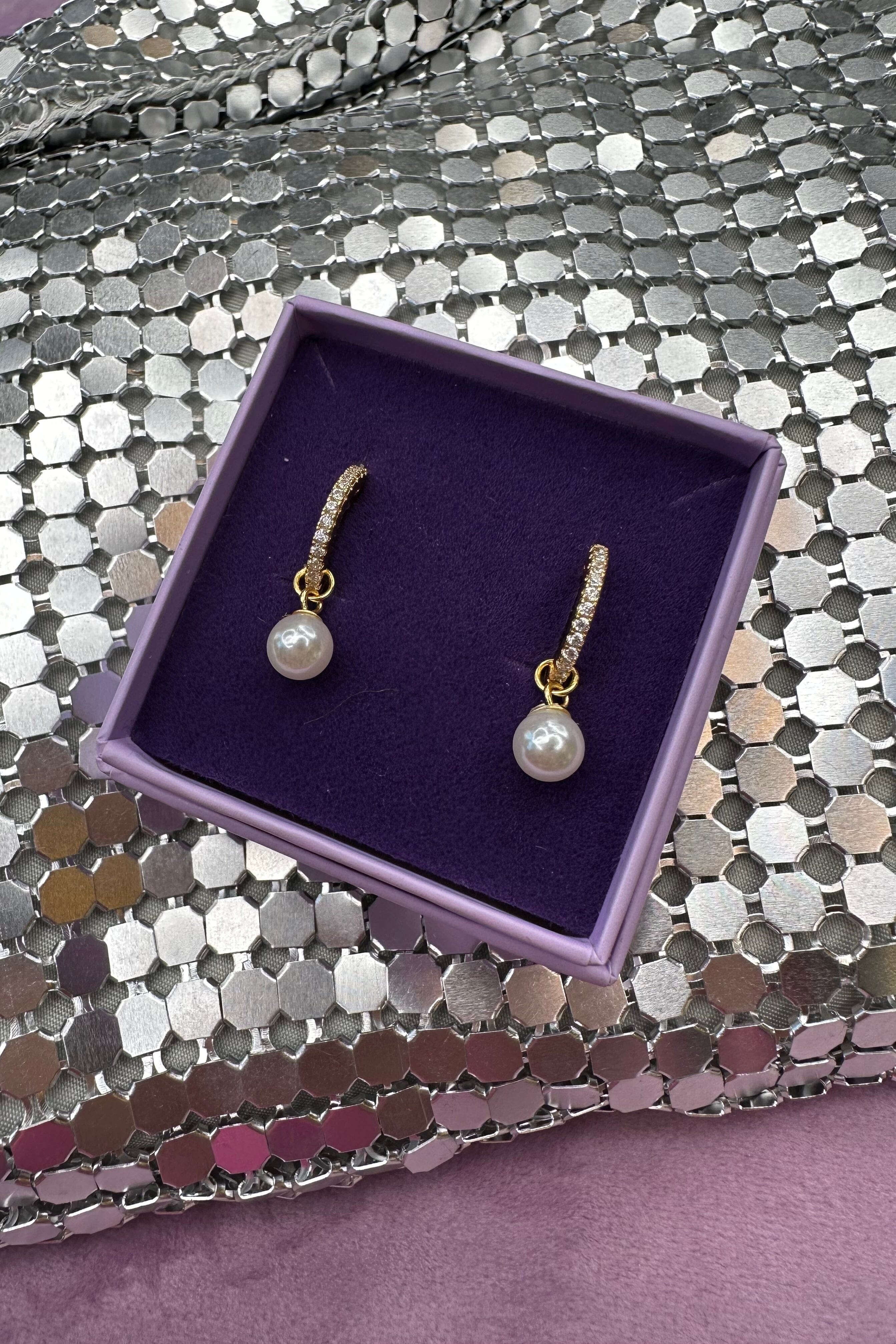mellow-moon-pearl-and-stone-earing-forgyldt_2.jpg Mellow Moon - Pearl And Stone Earing - Forgyldt