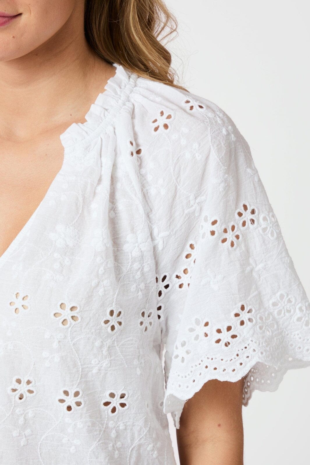 Forudbestilling - Neo Noir - Odet Embroidery Blouse 165172 - 120 - White Hot på udsalg