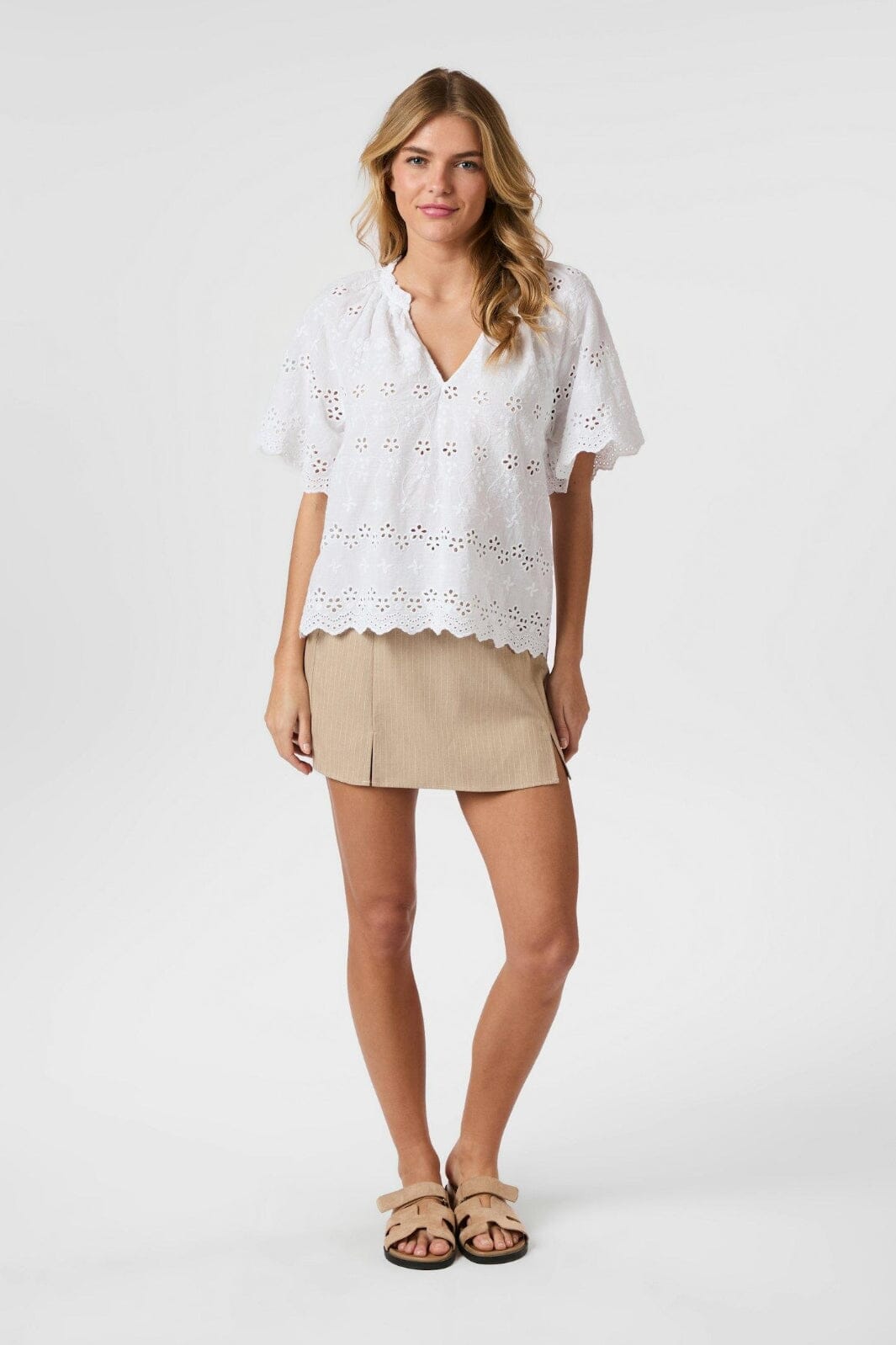 Forudbestilling - Neo Noir - Odet Embroidery Blouse 165172 - 120 - White Hot på udsalg