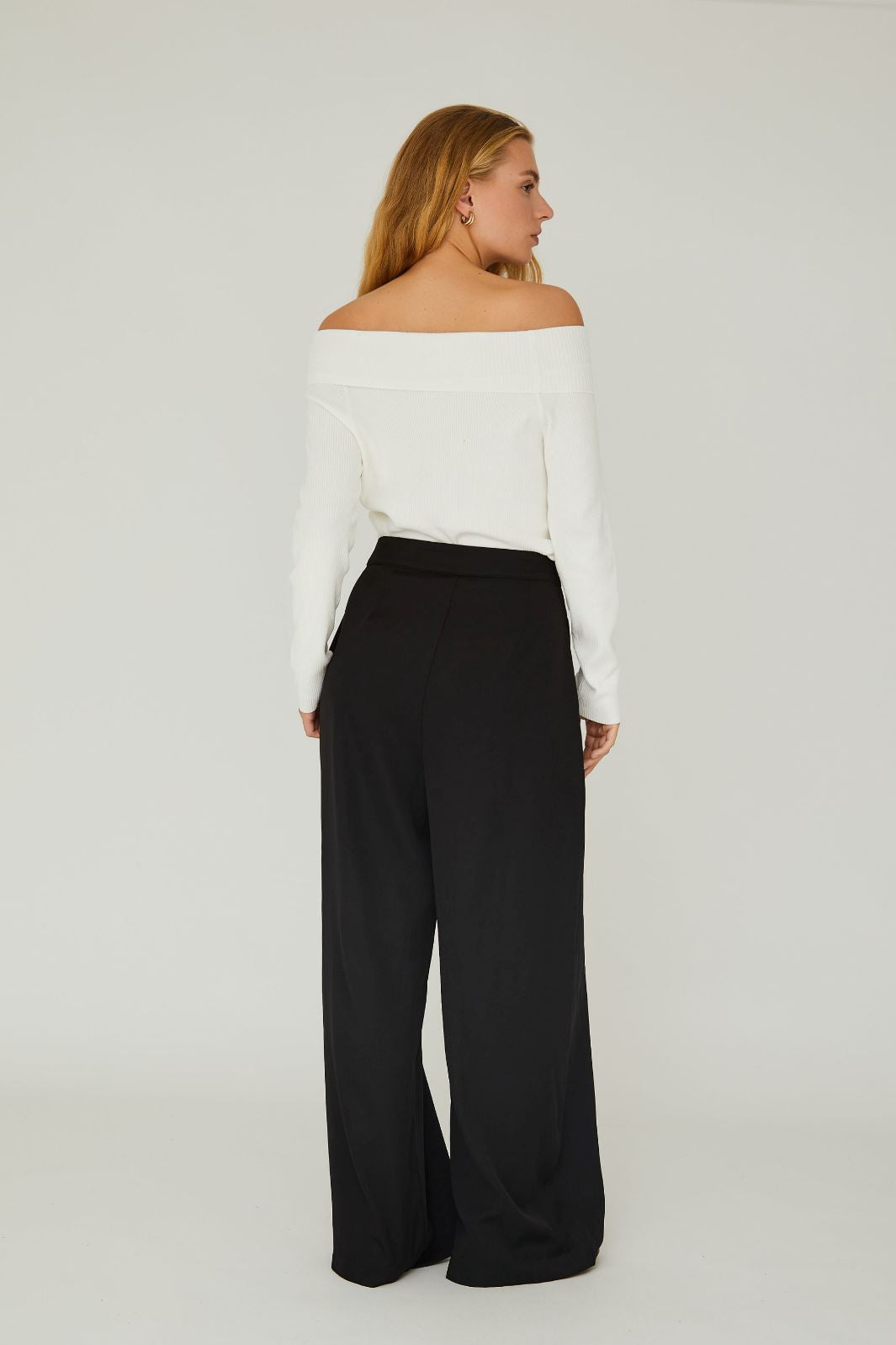 a-view-rib-offshoulder-blouse-005-off-white_1.jpg A-View - Rib Offshoulder Blouse - 005 Off White
