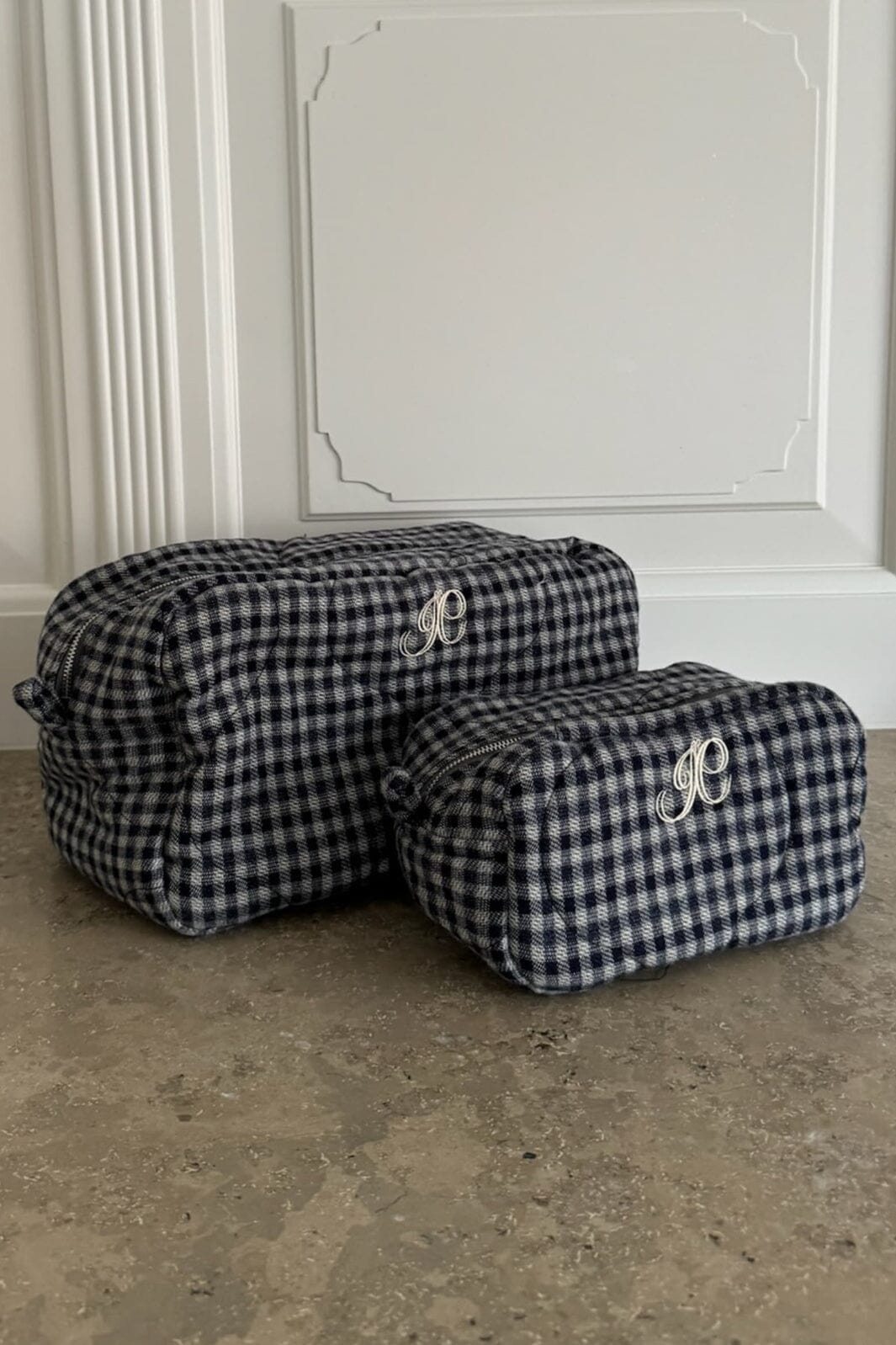 byic-emilieic-mini-cosmetic-bag-a23769-navyc-navy-checks_1.jpg BYIC - Emilieic Mini Cosmetic Bag A23769 - Navyc - Navy Checks Levere