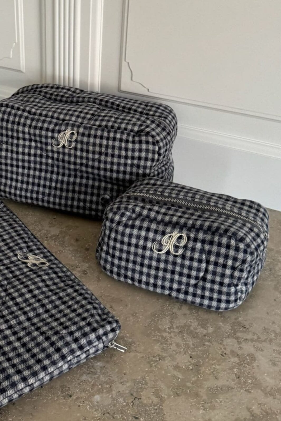 byic-emilieic-mini-cosmetic-bag-a23769-navyc-navy-checks_2.jpg BYIC - Emilieic Mini Cosmetic Bag A23769 - Navyc - Navy Checks Levere